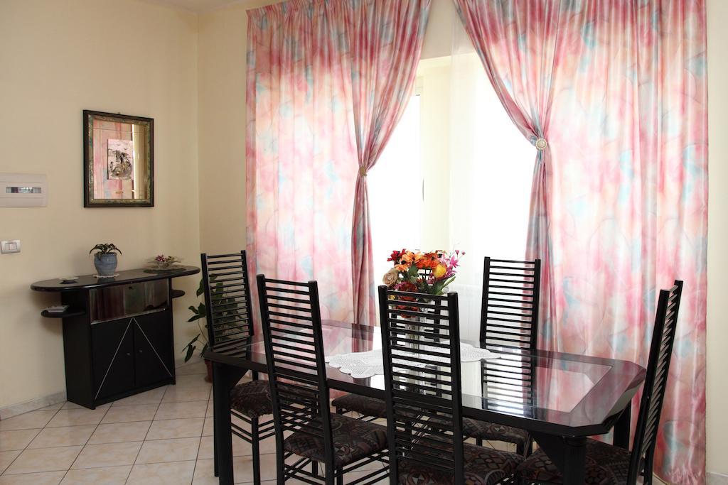 Bed And Breakfast Gigi Furci Siculo Rom bilde
