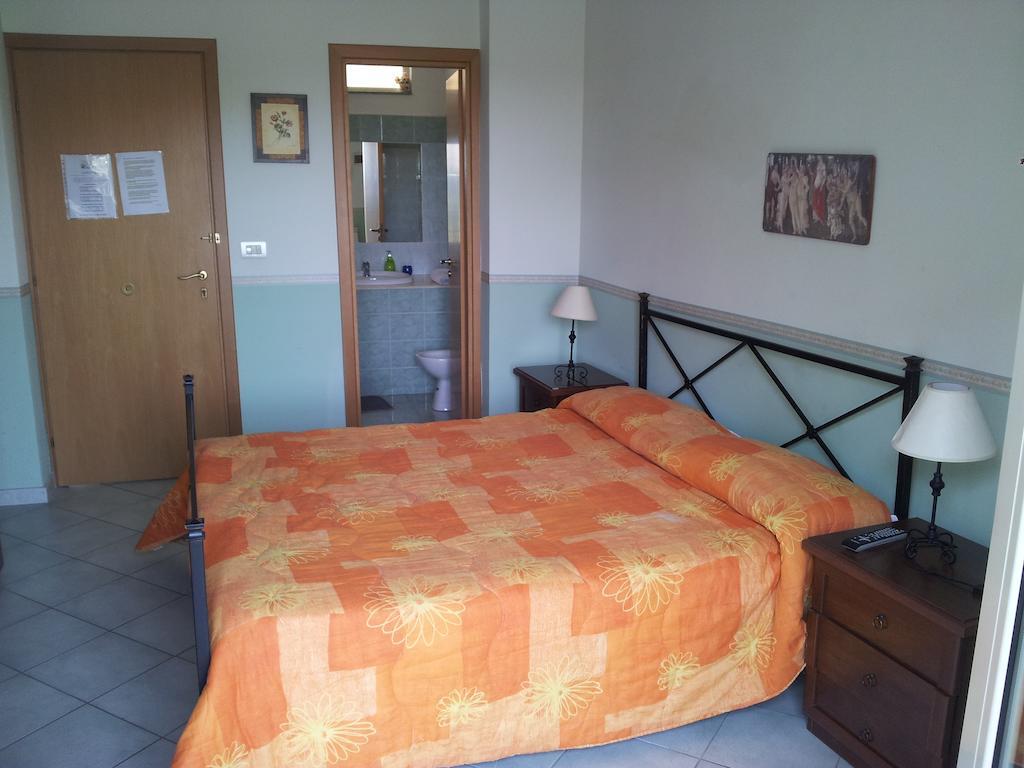 Bed And Breakfast Gigi Furci Siculo Rom bilde